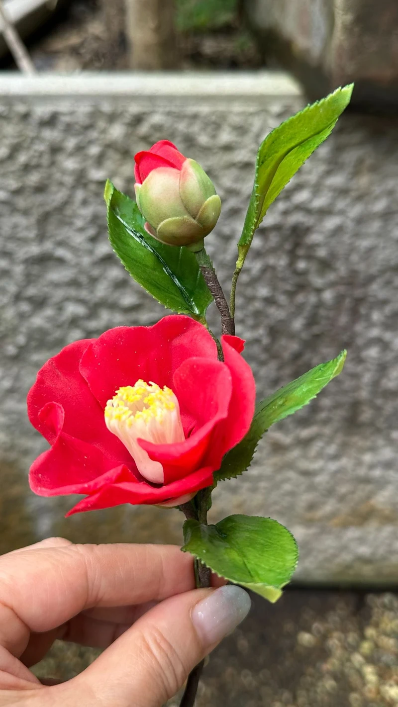 花・つぼみ・葉の組み立てとバーニッシュ仕上げ（講師デモ）